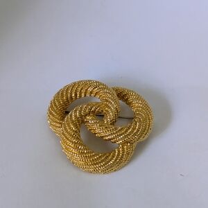 Alfred SUNG Stunning Vintage Gold Tone Textured Knot Brooch Signed Designer